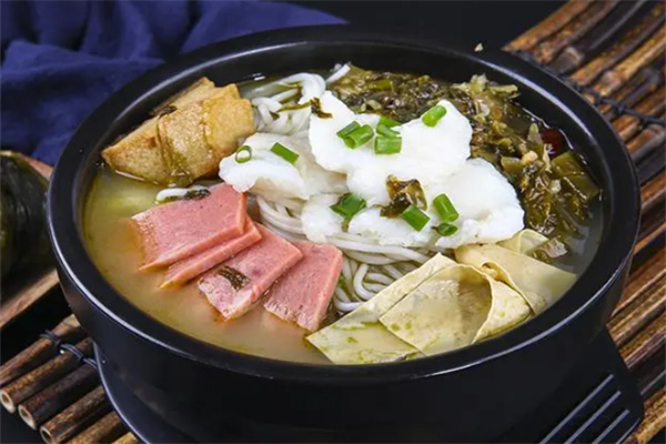 关记酸菜鱼米线