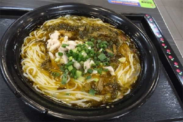 清记酸菜鱼米线