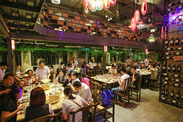 热火朝天火锅店