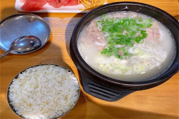 牛滋味牛肉汤饭