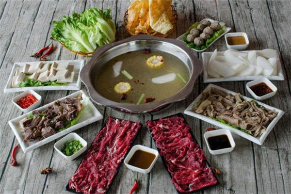 腩潮鲜牛腩火锅店
