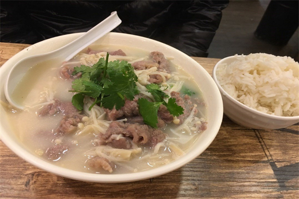牛滋味牛肉汤饭