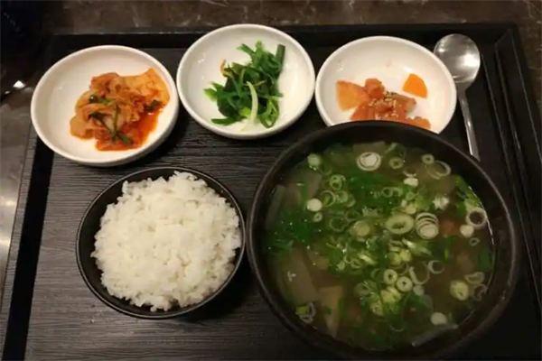 牛滋味牛肉汤饭
