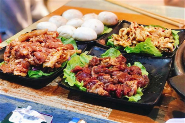 四方特色石棉烤肉店