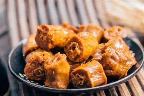 六禾现捞鸭脖