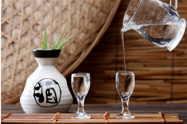 至睿白酒