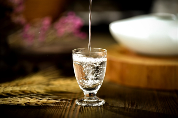 至睿白酒