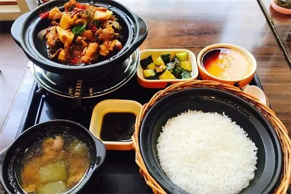 正品香煲仔饭加盟
