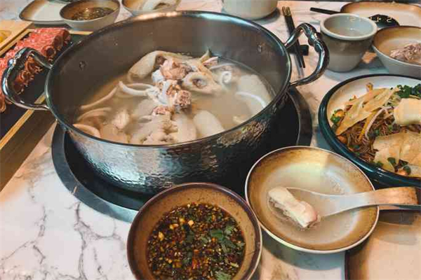 享然四季椰子鸡火锅