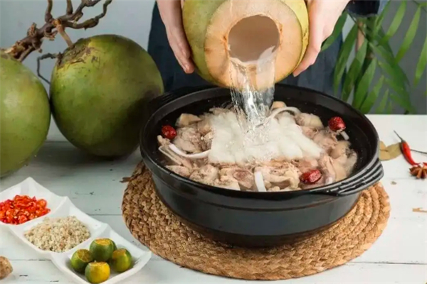 享然四季椰子鸡火锅