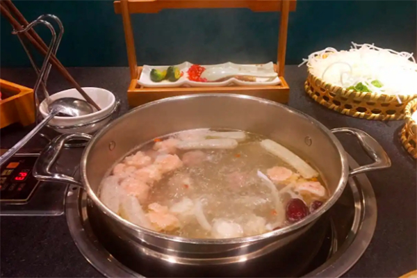 享然四季椰子鸡火锅
