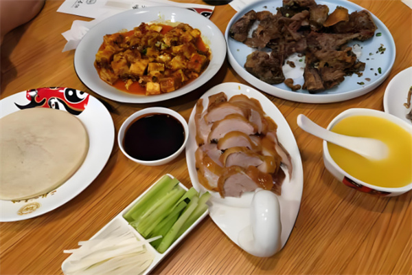 二月二烤鸭春饼店加盟