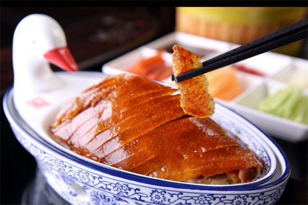 品味斋片皮烤鸭