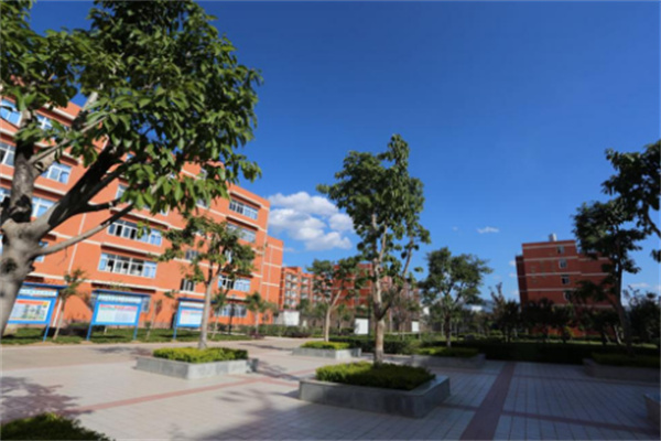 现代艺术学校