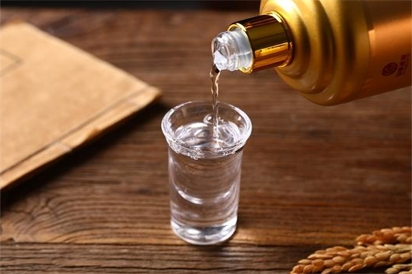 聚龙坛白酒
