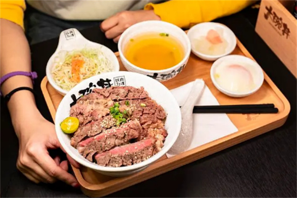 大碗丼烧肉饭料理