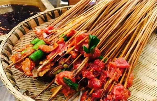 签铭串串