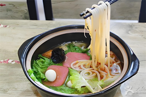 一锅香过桥米线店