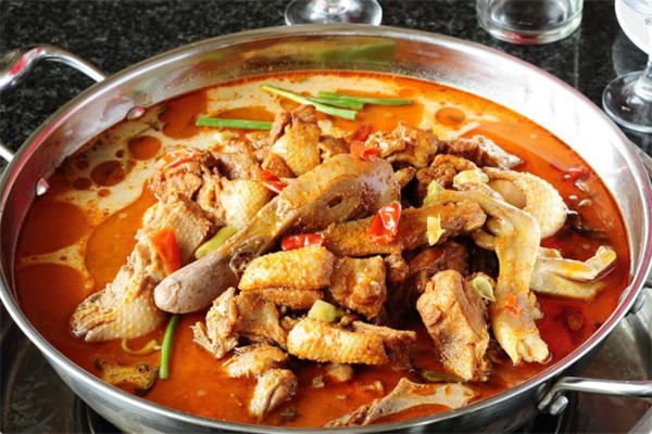 论煮鸭汤火锅