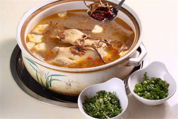 论煮鸭汤火锅
