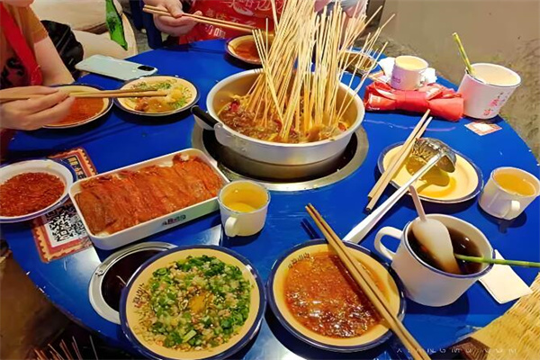 巷子边边火锅麻辣烫