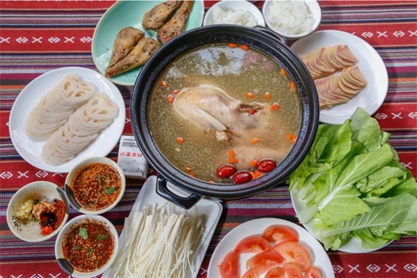论煮鸭汤火锅