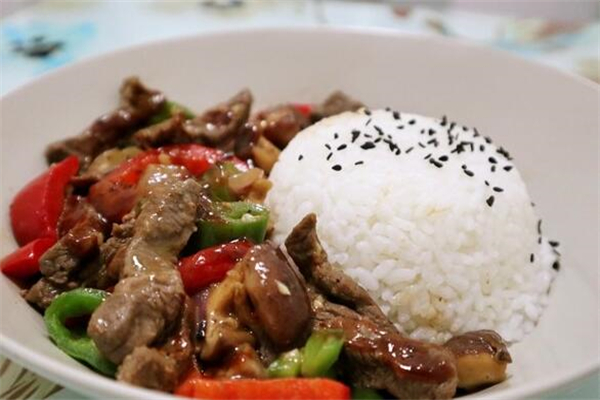 盖大碗浇汁牛肉盖饭