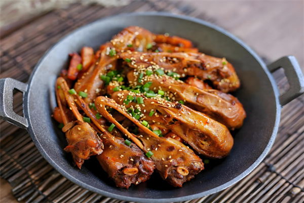 鸿鹄食尚干锅辣鸭头