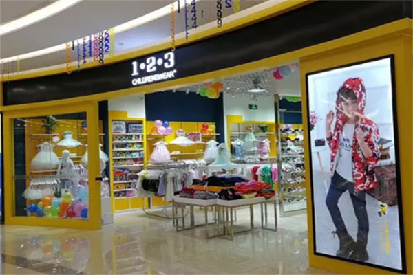 1+2+3童装店