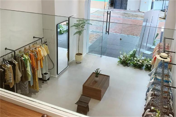 简拍女装专卖店