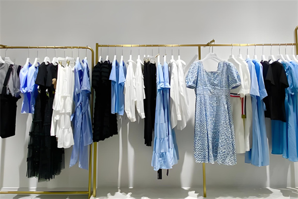 亲密鳗鱼服装店