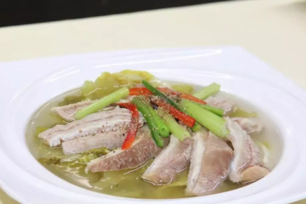 明炉酸菜猪肚