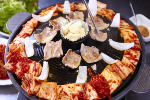 为青春地摊烤肉