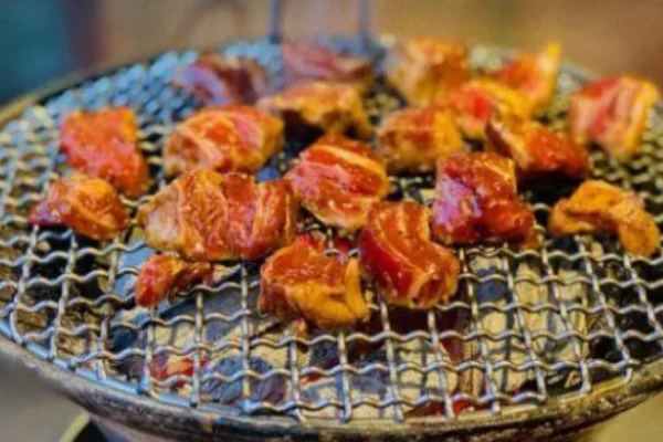 为青春地摊烤肉