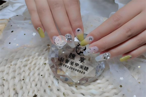 瞧享美甲美睫