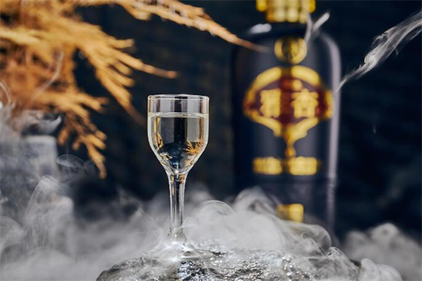 华诗欧白酒
