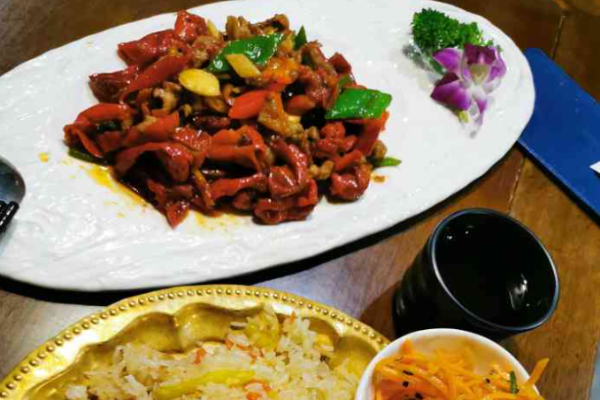 弹拨尔西域美食餐厅加盟
