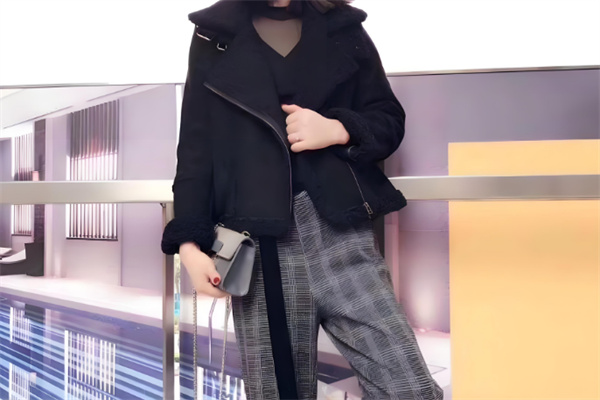 曼妍霏女装折扣店