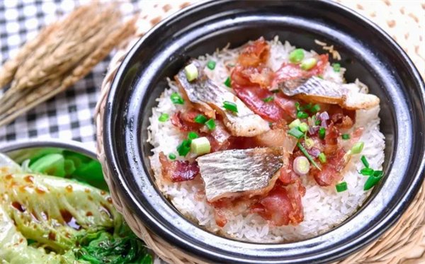 小青花煲仔饭