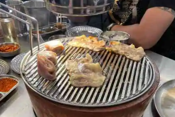 猪五发泥炉烤肉