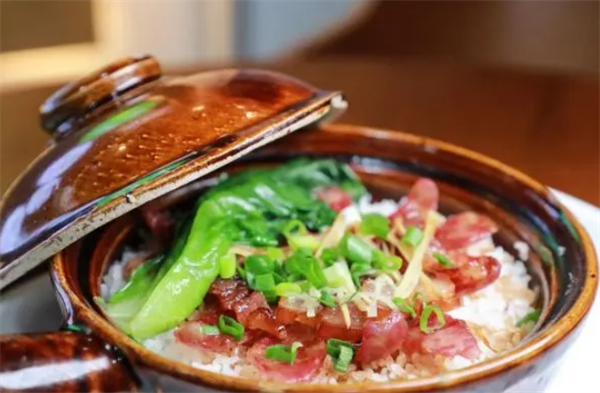 小青花煲仔饭