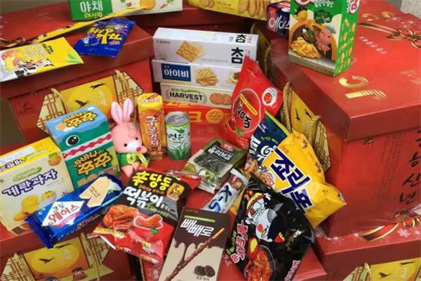 白蓝鲸零食店加盟