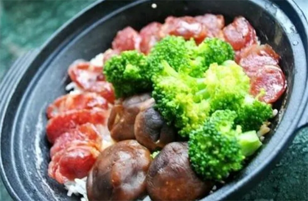 炫滋煲仔饭
