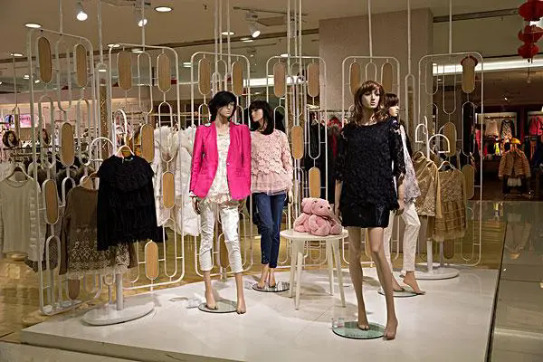 女主角女装招商加盟
