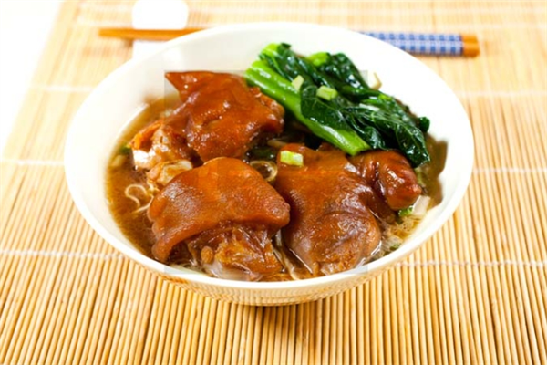 豆小侠猪肘面