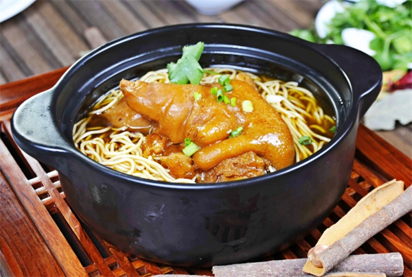 豆小侠猪肘面