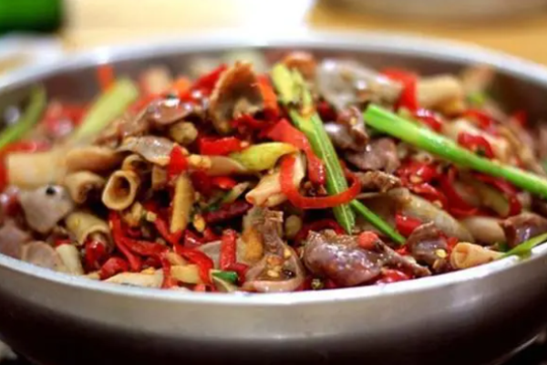 阿香遇黔江鸡杂