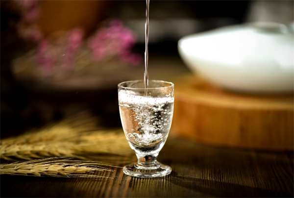 蓝榕白酒