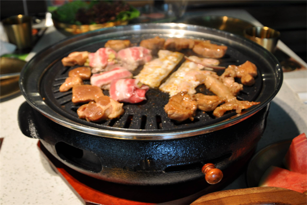 炙烧屋韩国自助烤肉加盟
