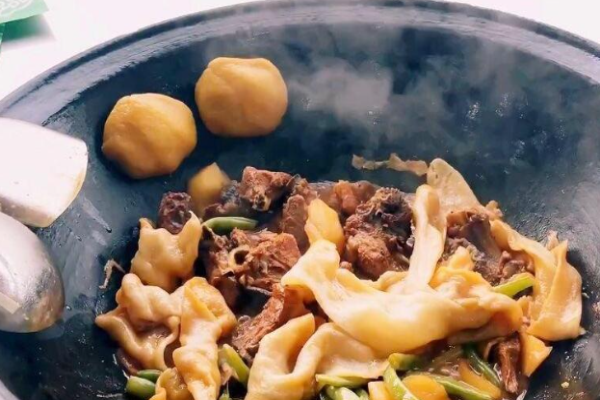 小花袄铁锅炖东北菜加盟